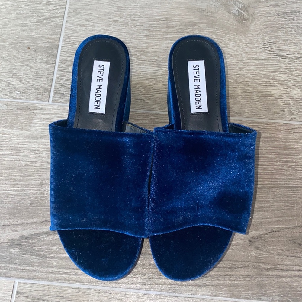 Steve Madden Velvet Platform sandals